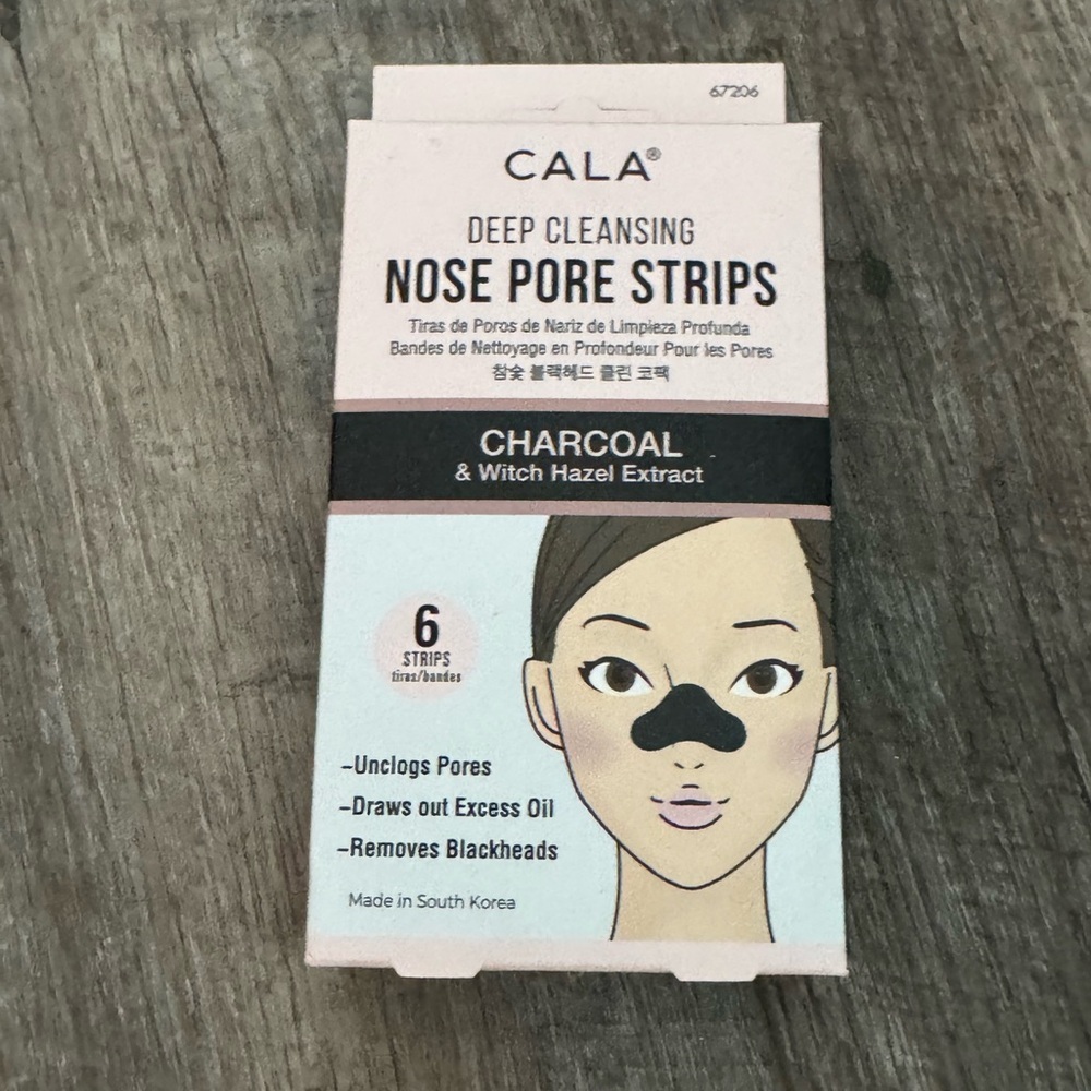 Deep Cleansing Nose Pore Strips - Charcoal and powder puff bundle